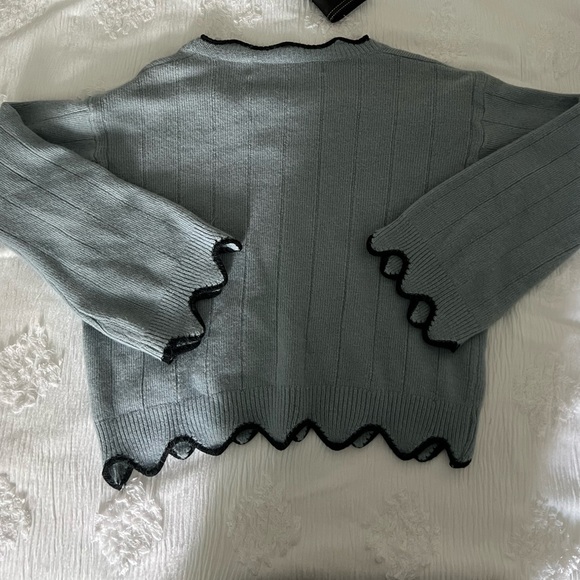 sweater - Picture 2 of 3